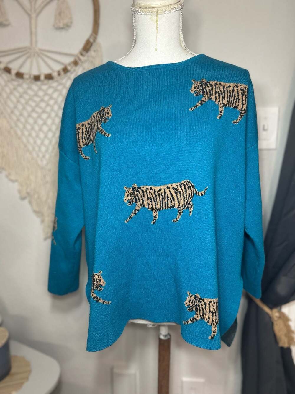 Pixi + Ivy Women's Blue Tiger Print Oversized Knit Sweater